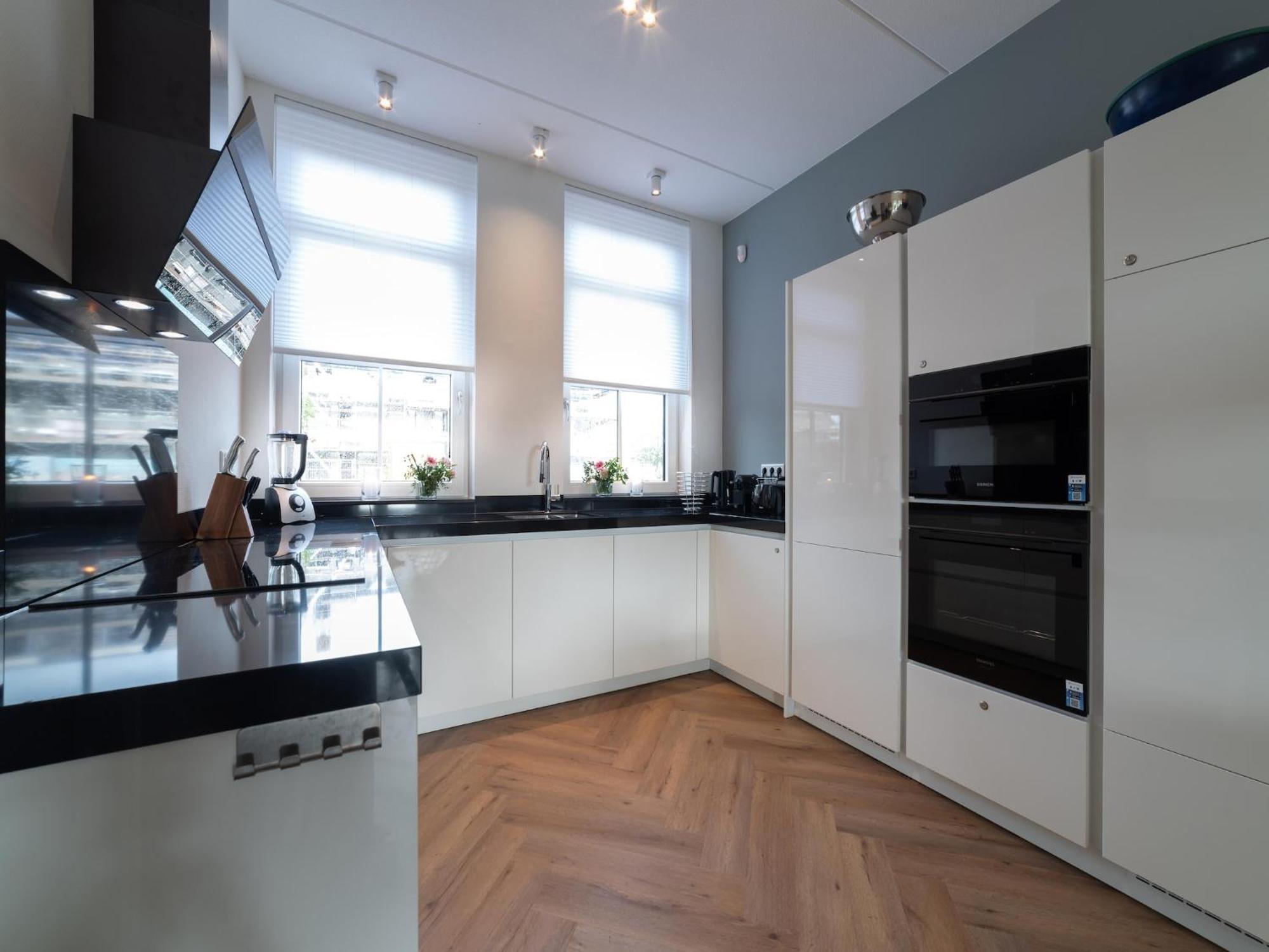 Luxurious 12-person With Wellness Vakantiehuis Colijnsplaat