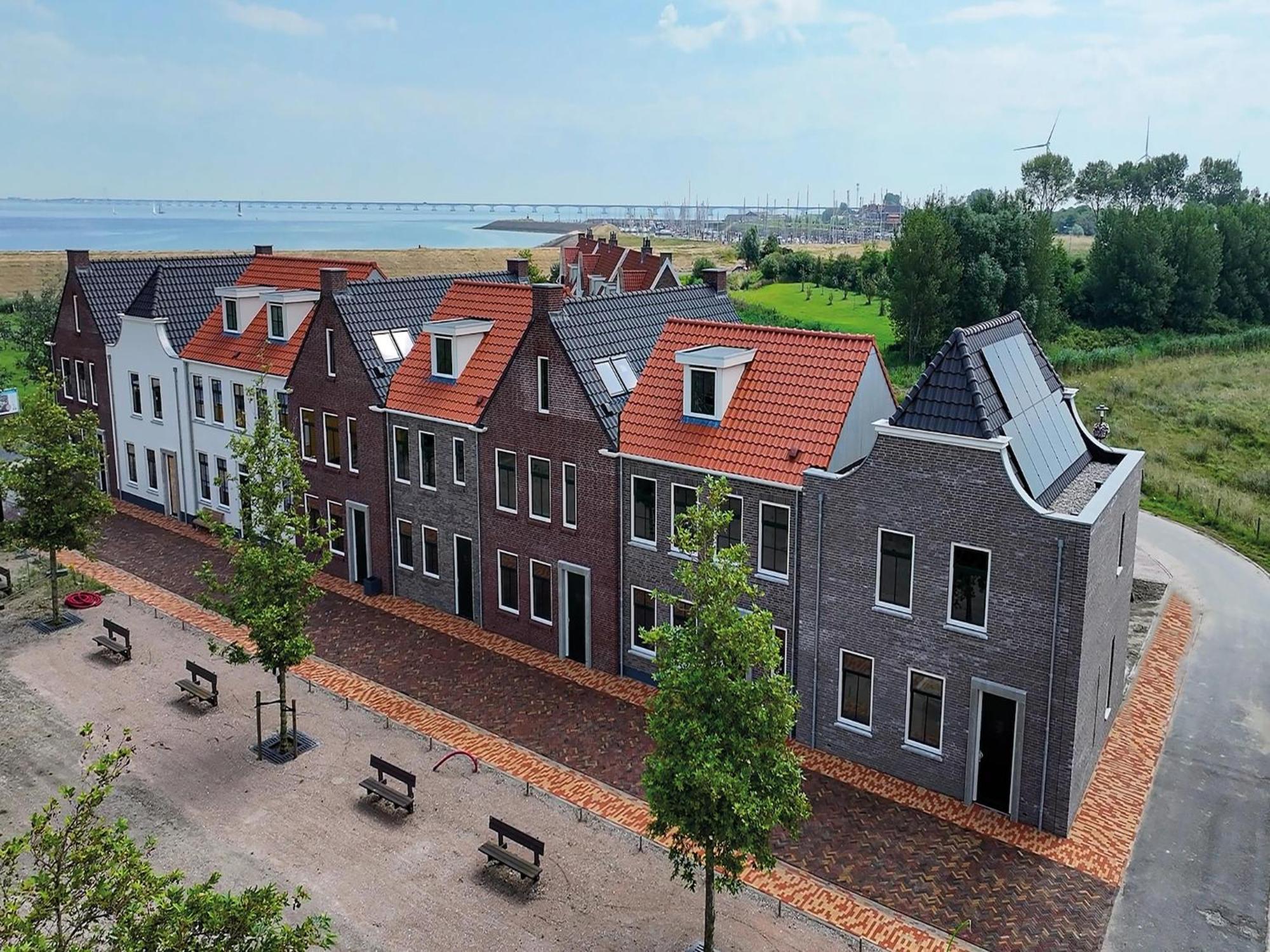 Luxurious 12-person With Wellness Vakantiehuis Colijnsplaat