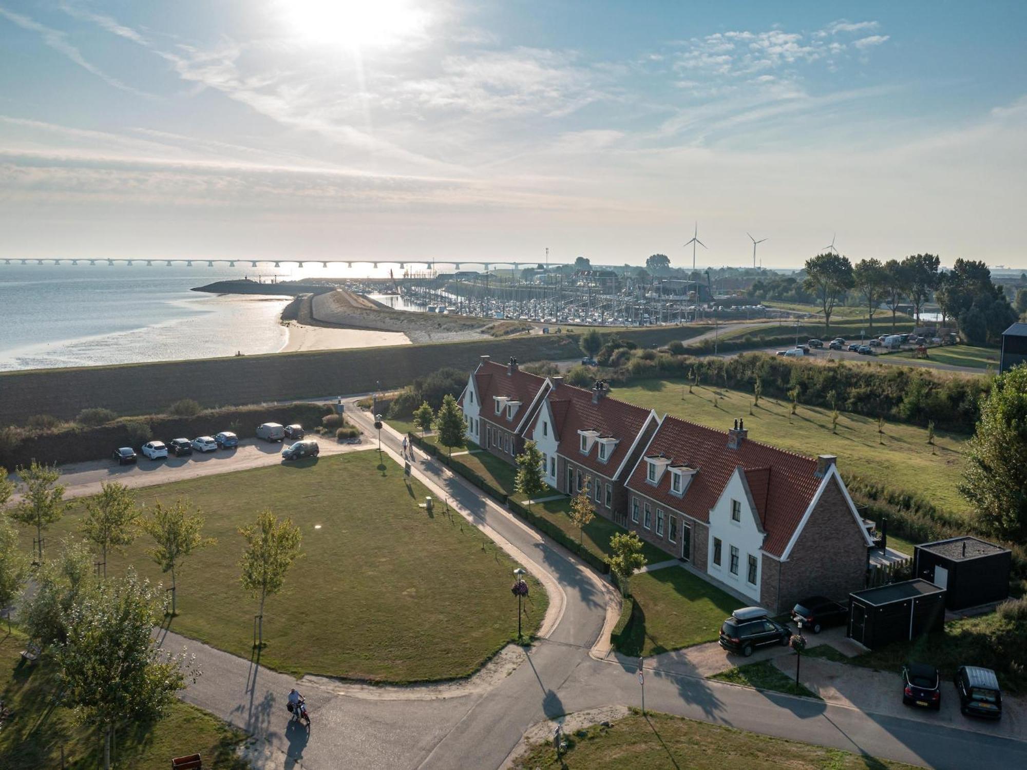 Vakantiehuis Luxurious 12-person With Wellness Colijnsplaat